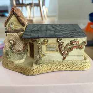 Charming Holiday Cottage Figurine - Cream and Brown